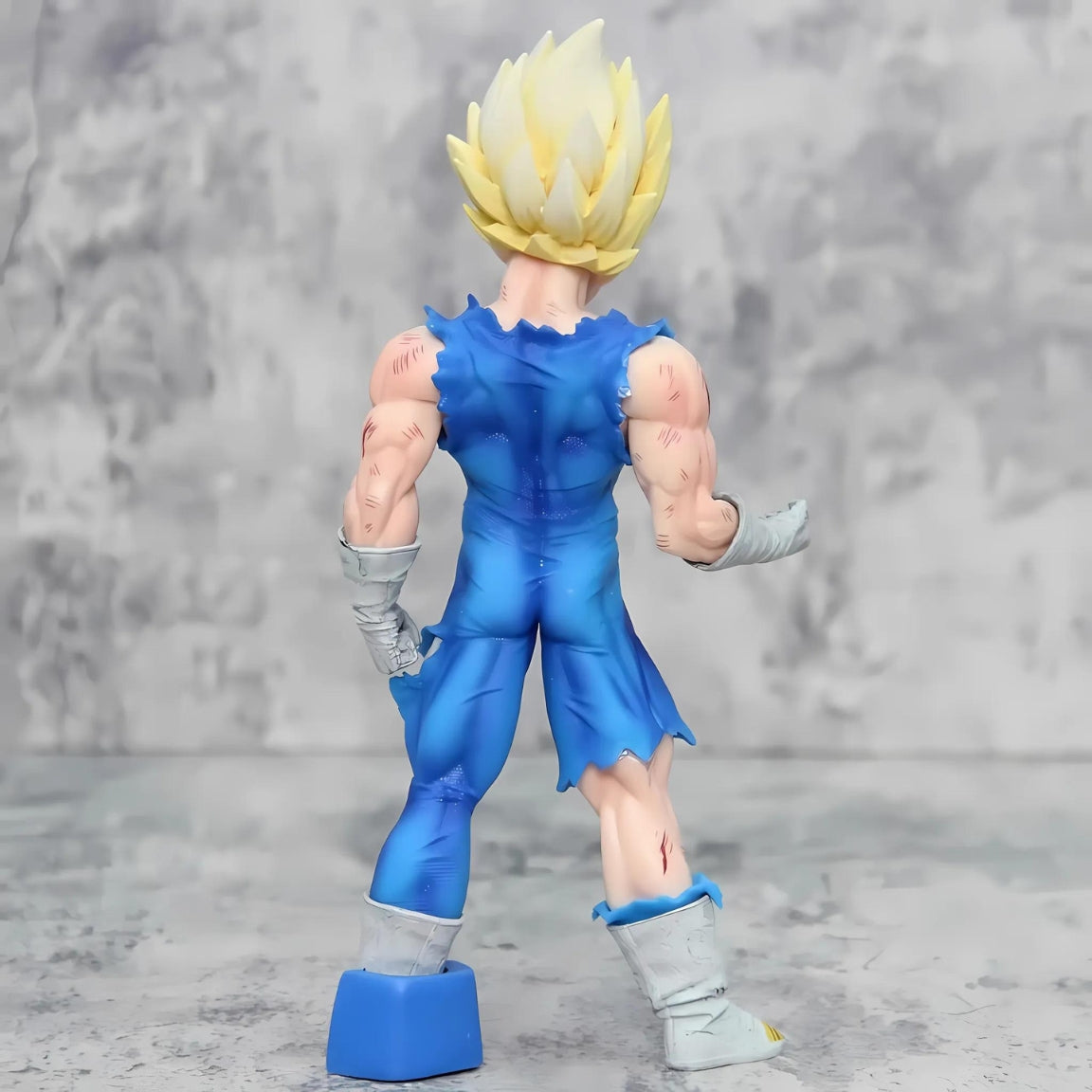 Boneco Vegeta Super Sayajin 2 | 20cm | conlecionável, acabamentos ultra realistas.